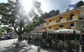 Hotel Il Porto  3*